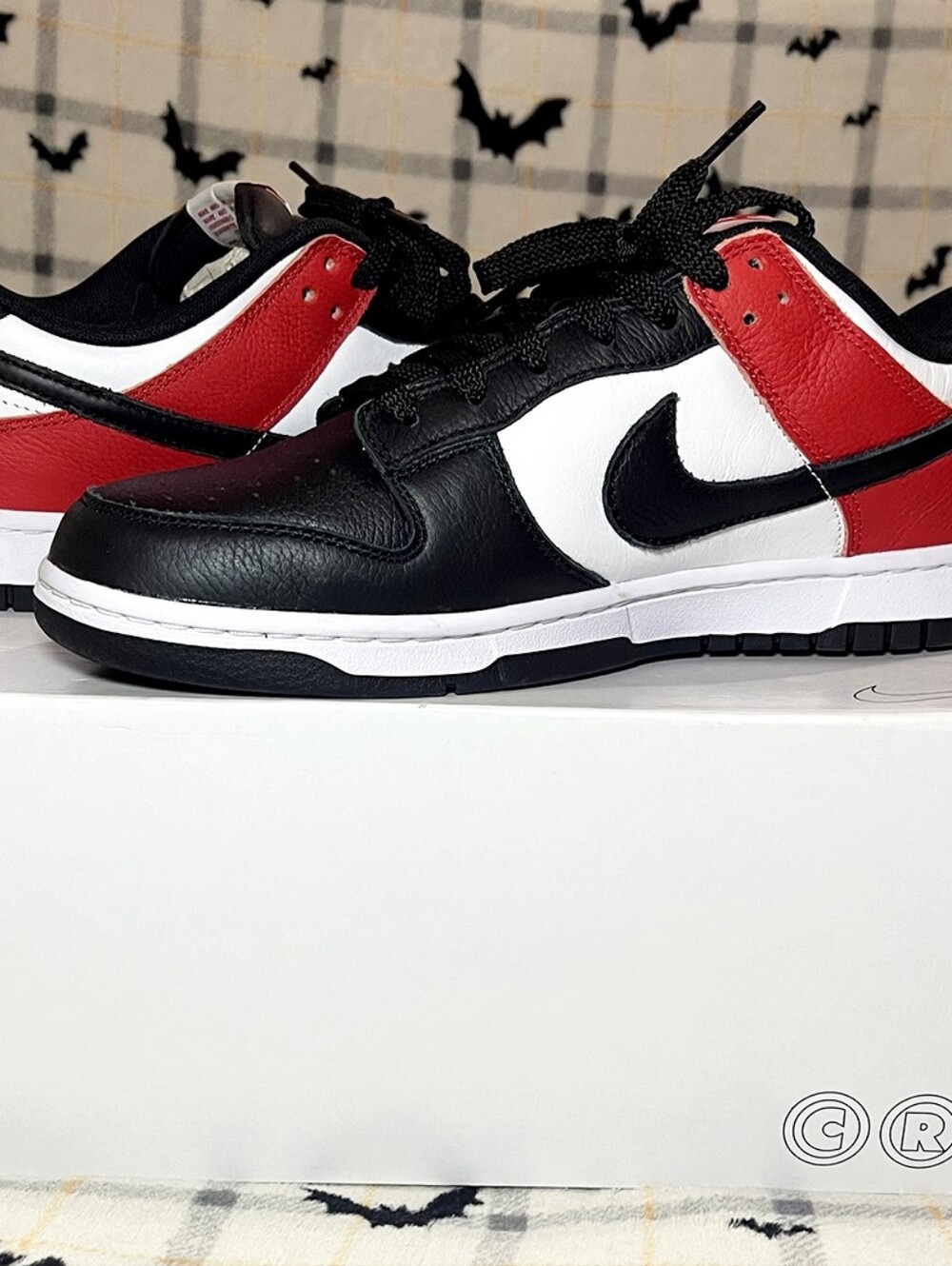 Nike Men’s Low Top Sneakers - Black/White/Red